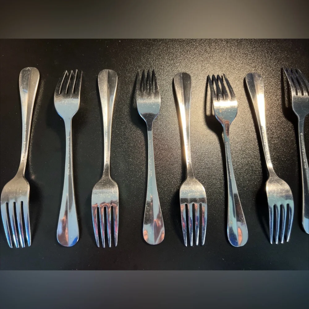 International Stainless Silverware -‎ SIMPLICITY 8 Salad Forks 7 1/4